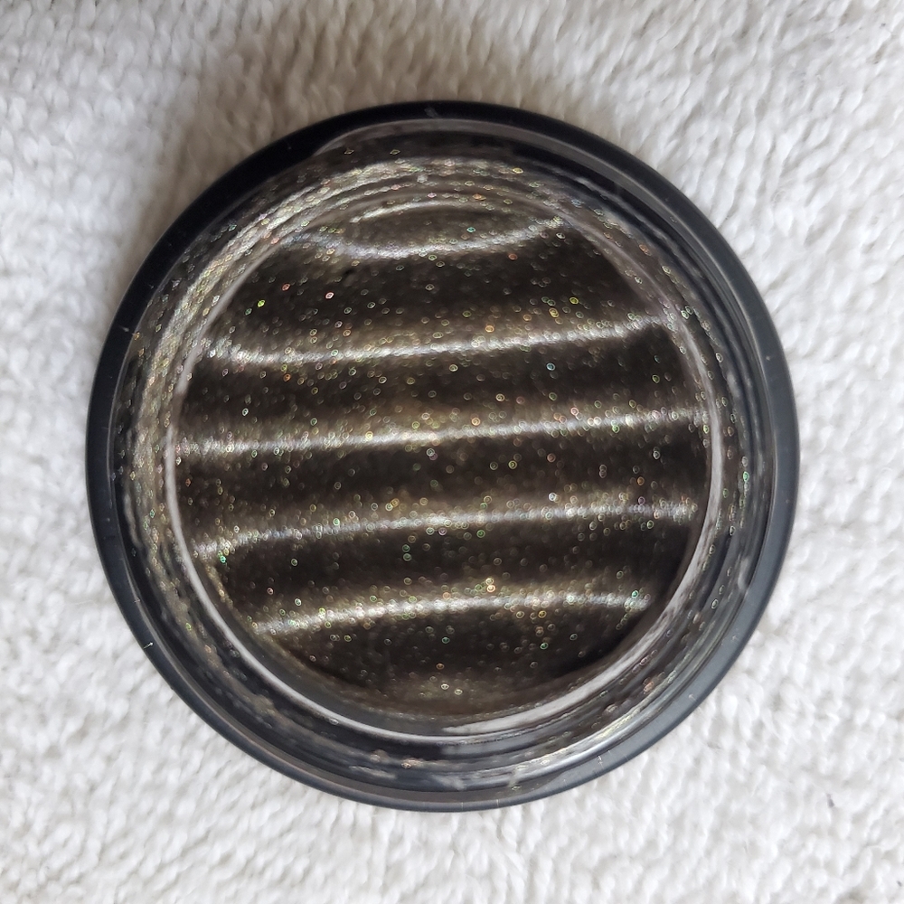Lose eyeshadow